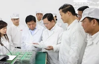Phó Thủ tướng Nguyễn Chí Dũng cùng lãnh đạo tỉnh Bắc Ninh đến thăm, làm việc với Công ty cổ phần sản xuất gia công và xuất nhập khẩu Hanel (Hanel PT) tại Khu công nghiệp Tiên Sơn, tỉnh Bắc Ninh.