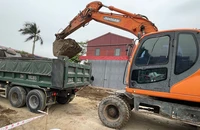Thi công xây dựng đường gom quốc lộ 5A thuộc địa bàn huyện Bình Giang, tỉnh Hải Dương. (Ảnh minh họa)
