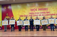 Lãnh đạo tỉnh Hải Dương trao Bằng công nhận 9 di tích lịch sử văn hóa cấp tỉnh.