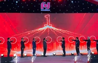 Lãnh đạo tỉnh Hải Dương và lãnh đạo Công ty cổ phần đầu tư Newland nhấn nút khởi công xây dựng khu nhà ở xã hội tại đô thị Tân Phú Hưng.