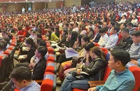 Các đại biểu dự hội thảo ứng dụng trí tuệ nhân tạo (AI) trong giáo dục và đào tạo tại Trung tâm Văn hóa Xứ Đông.