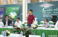 Các đại biểu trình bày ý kiến tại buổi tọa đàm.