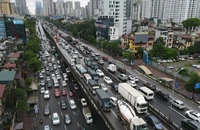 Đường Vành đai 3 trên cao thường xuyên quá tải phương tiện.