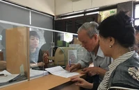 Người cao tuổi, người có công tại Hà Nội được cấp vé xe buýt miễn phí không thời hạn. (Ảnh minh hoạ)