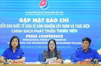 Các đồng chí đại diện Ban Tổ chức thông tin về Diễn đàn.