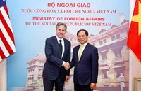 Bộ trưởng Ngoại giao Bùi Thanh Sơn và Bộ trưởng Ngoại giao Hoa Kỳ Antony Blinken tại lễ đón.