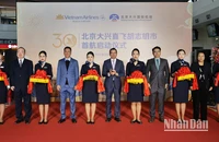 Đại sứ Phạm Thanh Bình cắt băng khánh thành đường bay thẳng Đại Hưng, Bắc Kinh-TP Hồ Chí Minh.
