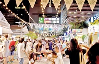 Một khu phố ẩm thực sầm uất ở Bangkok, Thái Lan. (Ảnh Đinh Trường)