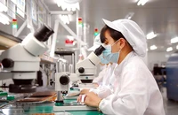 Hoạt động nghiên cứu tại Viện Khoa học và Công nghệ Việt Nam-Hàn Quốc.