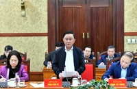 Đồng chí Trần Cẩm Tú, Ủy viên Bộ Chính trị, Thường trực Ban Bí thư, Trưởng Tiểu ban Tổ chức phục vụ Đại hội XIV của Đảng phát biểu chỉ đạo tại phiên họp.