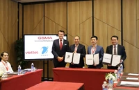Lễ công bố ký kết giữa GSMA và nhà mạng Việt Nam.