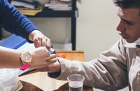 Liệu trình điều trị bệnh lao bằng thuốc uống có thể kéo dài đến sáu tháng. (Ảnh: PAHO)