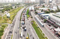 Tuyến Metro số 1 Bến Thành-Suối Tiên đưa vào khai thác, vận hành cuối năm 2023, đầu năm 2024 được kỳ vọng sẽ góp phần giải quyết ách tắc giao thông khu vực phía đông thành phố. (Ảnh: THẾ ANH)