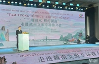 Ông Tưởng Địch Phi - Phó Chủ tịch Ủy ban nhân dân tỉnh Hồ Nam (Trung Quốc) phát biểu tại chương trình. (Ảnh: ANH TUẤN)
