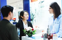 Nhiều nhà đầu tư nước ngoài đang quan tâm thị trường Việt Nam. Ảnh: NAM ANH