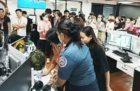 Cảnh sát Philippines triệt phá một đường dây buôn người tại Manila tháng 5 vừa qua. Ảnh: AFP