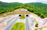 Hầm đường bộ qua Đèo Cả là mô hình kiểu mẫu của công trình hạ tầng giao thông thực hiện theo hình thức PPP. Ảnh: CHINHPHU.VN.