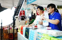 Một buổi livestream bán hàng. Ảnh: NAM HẢI