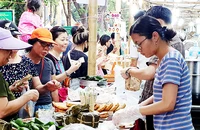 Người tiêu dùng nên lựa chọn các loại thực phẩm có xuất xứ và nguồn gốc rõ ràng. Ảnh: HẢI NAM