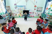 Một buổi học lớp ghép 2 + 3 + 4 tuổi của điểm trường Lũng Slàng thuộc trường Mầm non xã Tri Phương (Tràng Định, Lạng Sơn). (Ảnh: TTXVN phát)