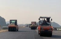 Năm 2023, đưa vào khai thác hơn 410km đường bộ cao tốc bắc-nam.