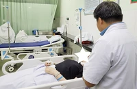 Bệnh viện Đa khoa Vĩnh Đức (thị xã Điện Bàn) tiếp nhận, điều trị bệnh nhân ngộ độc sau khi ăn bánh mỳ Phượng. Ảnh H.D