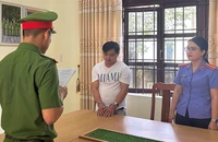 Cơ quan chức năng tống đạt các quyết định đối với đối tượng Huỳnh Đức Trí