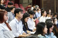 Tọa đàm khoa học với chủ đề “Việt Nam thịnh vượng trong kỷ nguyên mới”.