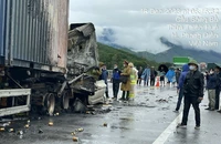 Cơ quan chức năng điều tra nguyên nhân vụ tai nạn, ảnh Công an cung cấp.