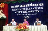 Các đồng chí chủ tọa, điều hành Kỳ họp.