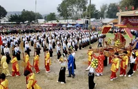 Màn trình tấu chiêng Mường của hơn 500 nghệ nhân tại lễ hội.