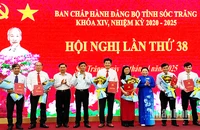 Trao quyết định cho Ban biên tập cơ quan Báo và Đài Phát thanh Truyền hình Sóc Trăng.