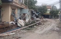 Hiện trường bức tường mương thoát nước bị sập khiến bà Xứng bị thương nặng.