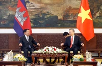 Tổng Bí thư Tô Lâm hội kiến Chủ tịch Đảng Nhân dân Campuchia Hun Sen. (Ảnh: DUY LINH)