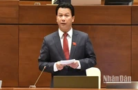 Bộ trưởng Tài nguyên và Môi trường Đặng Quốc Khánh giải trình, làm rõ một số vấn đề đại biểu Quốc hội nêu. (Ảnh: ĐĂNG KHOA)