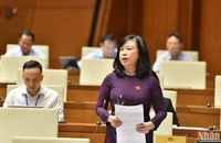 Bộ trưởng Y tế Đào Hồng Lan trả lời chất vấn của đại biểu Quốc hội. (Ảnh: ĐĂNG KHOA)