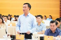 Thứ trưởng Xây dựng Nguyễn Việt Hùng trả lời câu hỏi của phóng viên các cơ quan thông tấn, báo chí.