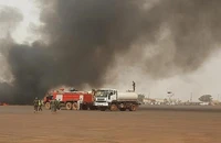 Hiện trường vụ rơi máy bay tại Nam Sudan. (Ảnh: AA/TTXVN)