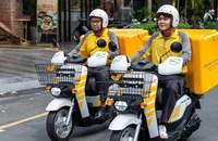 Vietnam Post tiên phong triển khai các giải pháp vận chuyển hàng hoá bằng xe điện.
