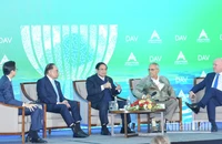 Thủ tướng Chính phủ Phạm Minh Chính phát biểu tại Phiên toàn thể cấp cao của Diễn đàn Tương lai ASEAN 2025. (Ảnh: TRẦN HẢI)
