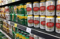 Các hiệp hội, doanh nghiệp kiến nghị có lộ trình phù hợp trong việc áp thuế tiêu thụ đặc biệt đối với rượu, bia, nước giải khát. (Ảnh minh họa: TTXVN)