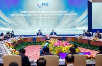Thủ tướng Phạm Minh Chính chủ trì Phiên thảo luận cấp cao với chủ đề "Chuyển đổi xanh bền vững, lấy con người làm trung tâm". (Ảnh: VGP)