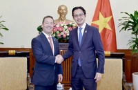 Thứ trưởng Ngoại giao Đỗ Hùng Việt tiếp ông Sean Kotaro O’Neill, quan chức cao cấp phụ trách Cục Đông Á-Thái Bình Dương thuộc Bộ Ngoại giao Hoa Kỳ. (Ảnh: Bộ Ngoại giao)