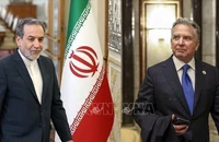 Ngoại trưởng Iran Abbas Araqchi (trái) và Đặc phái viên của Tổng thống Mỹ phụ trách vấn đề Trung Đông Steve Witkoff, hai quan chức tiến hành đàm phán về chương trình hạt nhân của Tehran tại Oman. (Ảnh: IRNA/TTXVN)