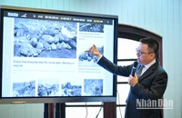Đồng chí Lê Quốc Minh, Ủy viên Trung ương Đảng, Tổng Biên tập Báo Nhân Dân, Phó Trưởng Ban Tuyên giáo Trung ương, Chủ tịch Hội Nhà báo Việt Nam giới thiệu về Chuyên trang đặc biệt Chiến thắng Điện Biên Phủ tại sự kiện.