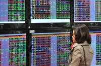 Cổ phiếu bảo hiểm nổi sóng, VN-Index tăng hơn 5 điểm
