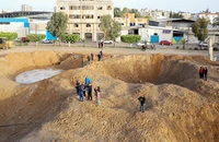 Khu vực tại dải Gaza thiệt hại trong vụ không kích của Israel. (Ảnh TÂN HOA XÃ)