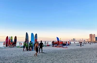 Ván SUP đủ loại, đủ màu trên bãi biển Mân Thái (Đà Nẵng).