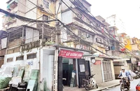 Chung cư cũ xuống cấp ở quận Ba Đình.
