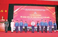 Đồng chí Phạm Hùng Thái, Phó Bí thư Thường trực Tỉnh ủy, Trưởng đoàn đại biểu Quốc hội tỉnh Tây Ninh tuyên dương các đảng viên trẻ, đoàn viên ưu tú.